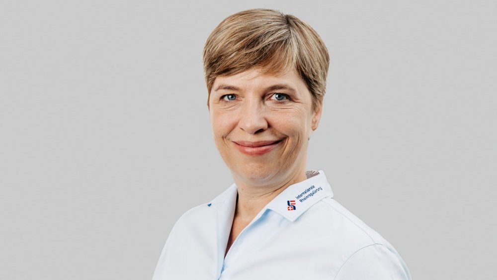 https://rheinregulierung.org/media/pages/organisation/teamundkontakt/b4bf461bbc-1759734476/personal_irr_sandra_hoyler.jpg