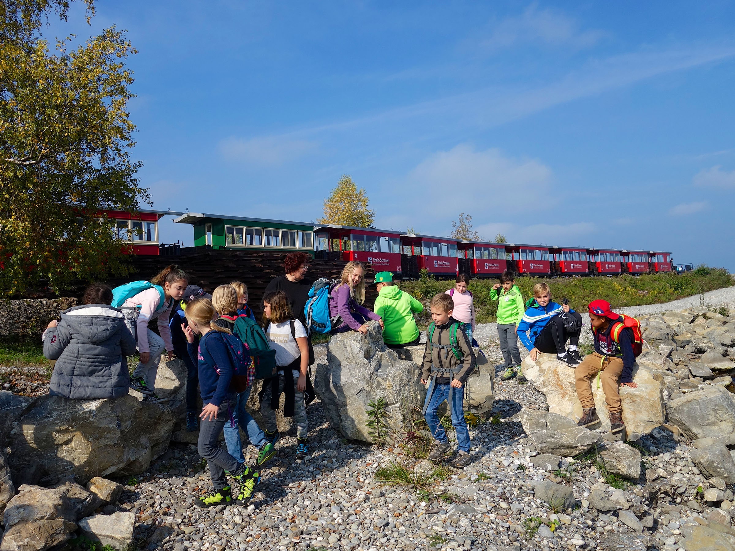 https://rheinregulierung.org/media/pages/schulen/besuch-von-ausstellungen/4c06a1343d-1759734545/exkursion_am_rhein_fuer_schulen.jpg