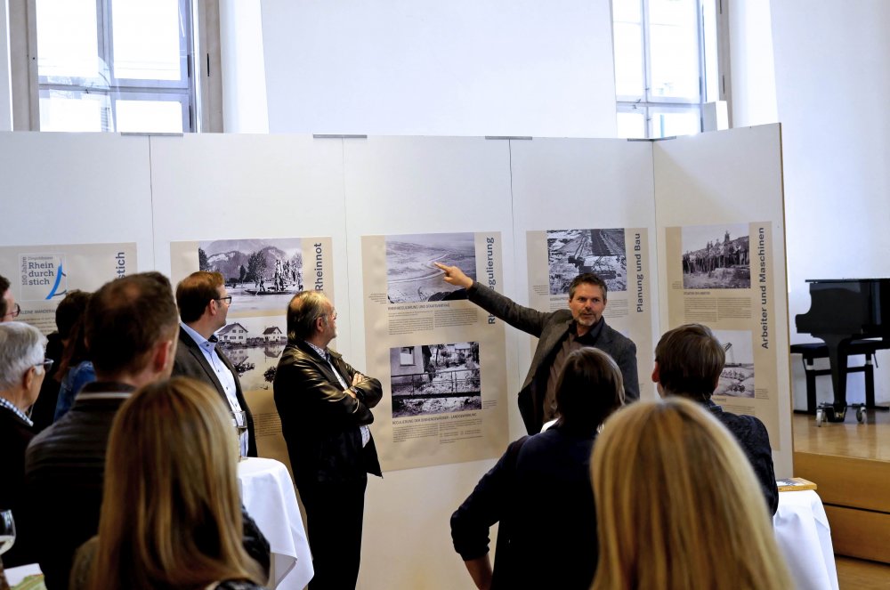 img-https://rheinregulierung.org/media/pages/service/news-overview/100-jahre-diepoldsauer-rheindurchstich/7d74748193-1759734624/wanderausstellung.jpg