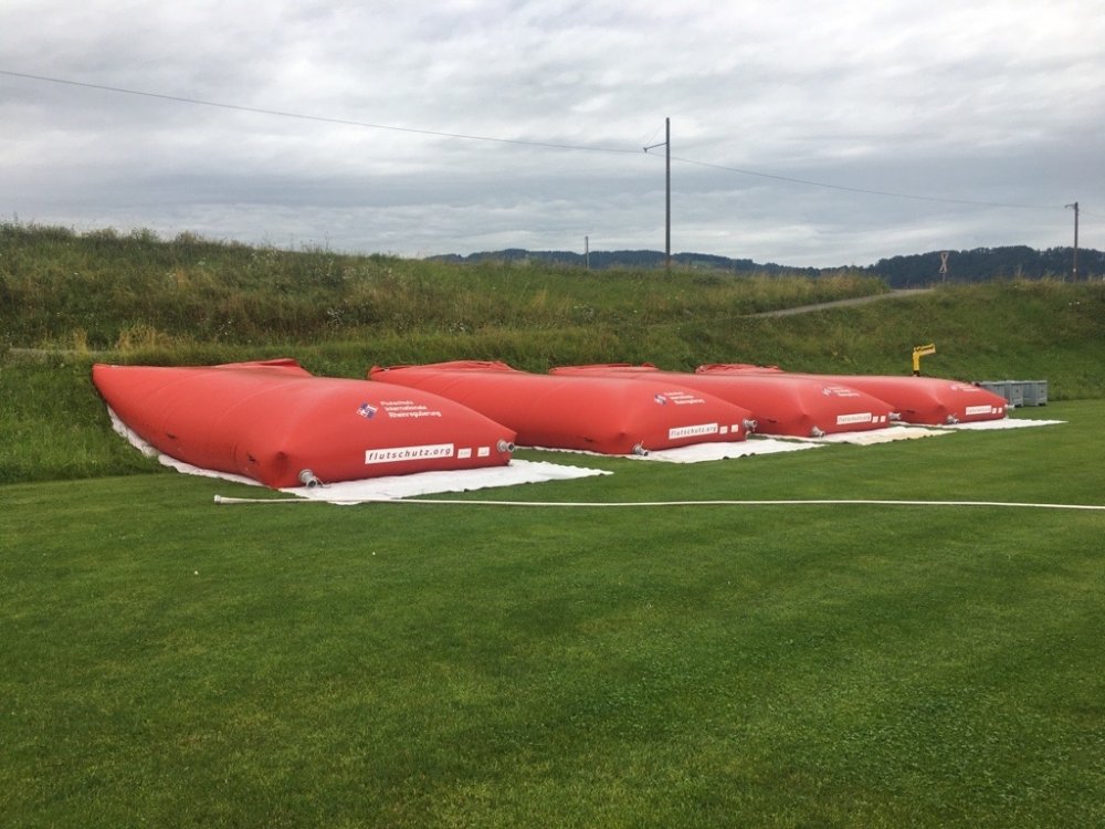 Das probehalber aufgestelle Flutschutzsystem.