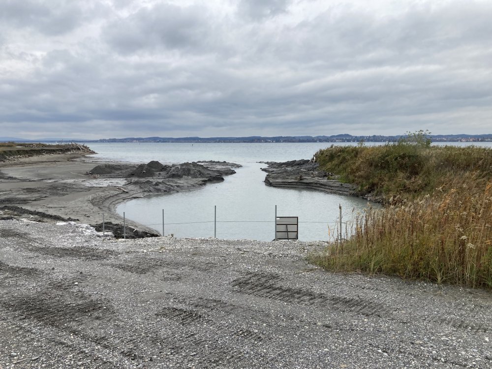 Durch den Fischdurchlass richtung Bodensee.