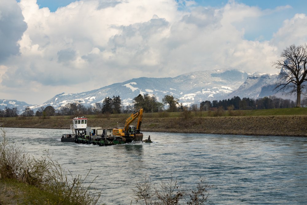 img-https://rheinregulierung.org/media/pages/service/news-overview/dekolmationsversuch/8a7d29e2d2-1687790433/fahrt_allgemein.jpg