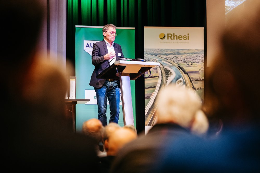 img-https://rheinregulierung.org/media/pages/service/news-overview/erfolgreiche-bevoelkerungsinformationen/05d627aae8-1759734596/rhesi-veranstaltung-widnau_fs24-72.jpg