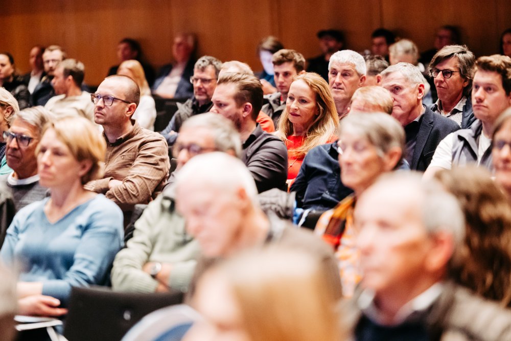 img-https://rheinregulierung.org/media/pages/service/news-overview/erfolgreiche-bevoelkerungsinformationen/298ad5e202-1759734595/rhesi-veranstaltung-lustenau_fs24-68.jpg