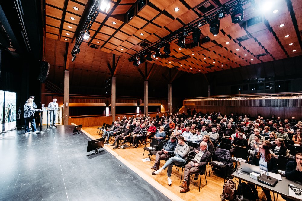 img-https://rheinregulierung.org/media/pages/service/news-overview/erfolgreiche-bevoelkerungsinformationen/be2b98f703-1759734594/rhesi-veranstaltung-lustenau_fs24-112.jpg