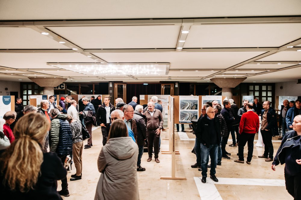img-https://rheinregulierung.org/media/pages/service/news-overview/erfolgreiche-bevoelkerungsinformationen/f0953d57a2-1759734596/rhesi-veranstaltung-lustenau_fs24-23.jpg