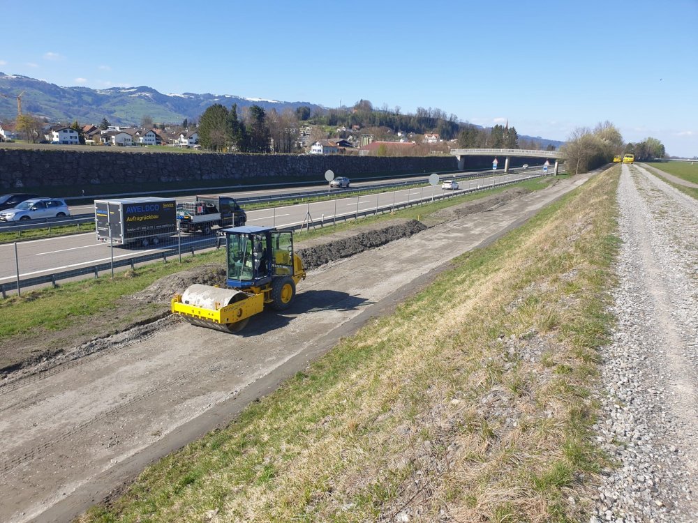 Sicherstellung der Erreichbarkeit an der Dammaussenseite.