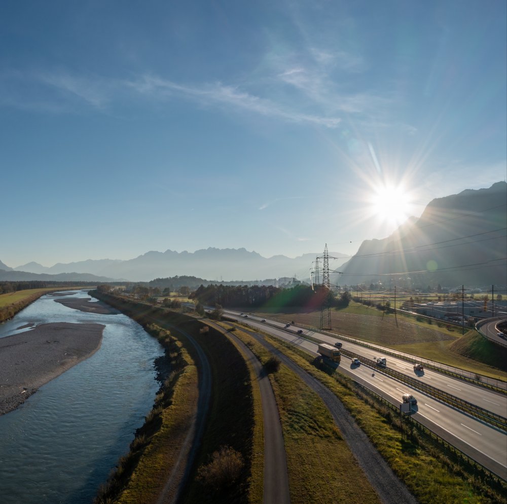 img-https://rheinregulierung.org/media/pages/service/news-overview/hobby-wandern/3e7333b0cd-1759734686/kiesbank3.jpg