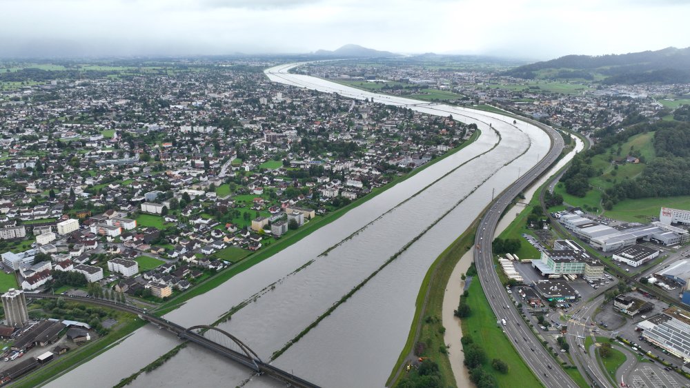 img-https://rheinregulierung.org/media/pages/service/news-overview/hochwassergefahr-rheinvorlaender-werden-vorsorglich-gesperrt-1-kopie-kopie-kopie/42459d7349-1759734643/dji_0493.jpg