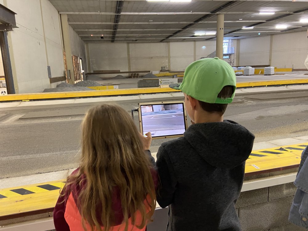 img-https://rheinregulierung.org/media/pages/service/news-overview/kleine-besucher-in-der-modellversuchshalle/3808f5f354-1759734585/image00005.jpeg
