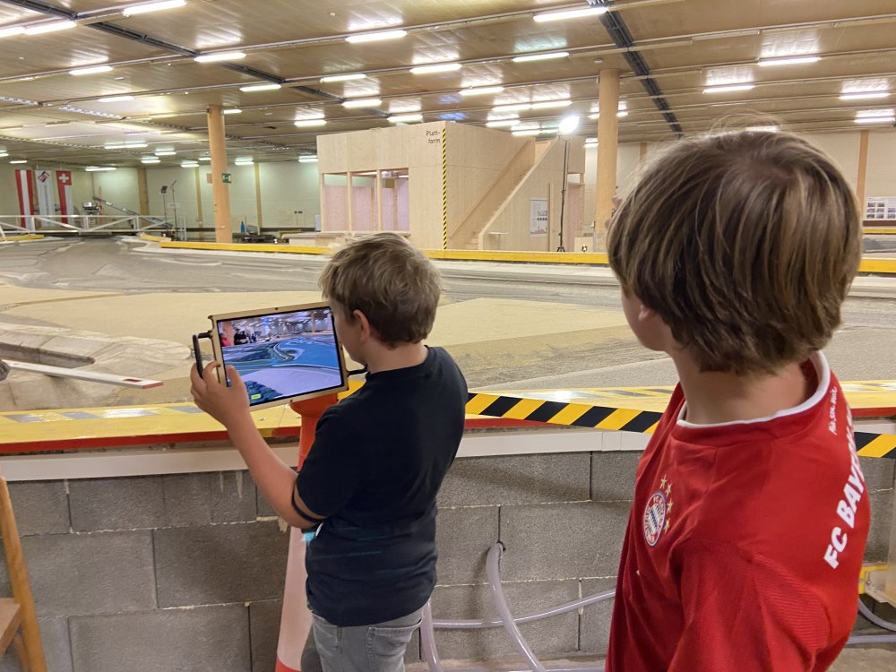 img-https://rheinregulierung.org/media/pages/service/news-overview/kleine-besucher-in-der-modellversuchshalle/7e29c2e04c-1759734585/image00002.jpeg