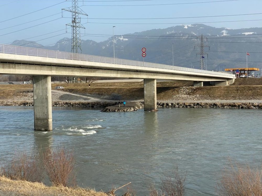 img-https://rheinregulierung.org/media/pages/service/news-overview/letzte-baugrunduntersuchungen-am-brueckenpfeiler/0e41c91f7e-1759734589/kriessern_schuettung.jpg