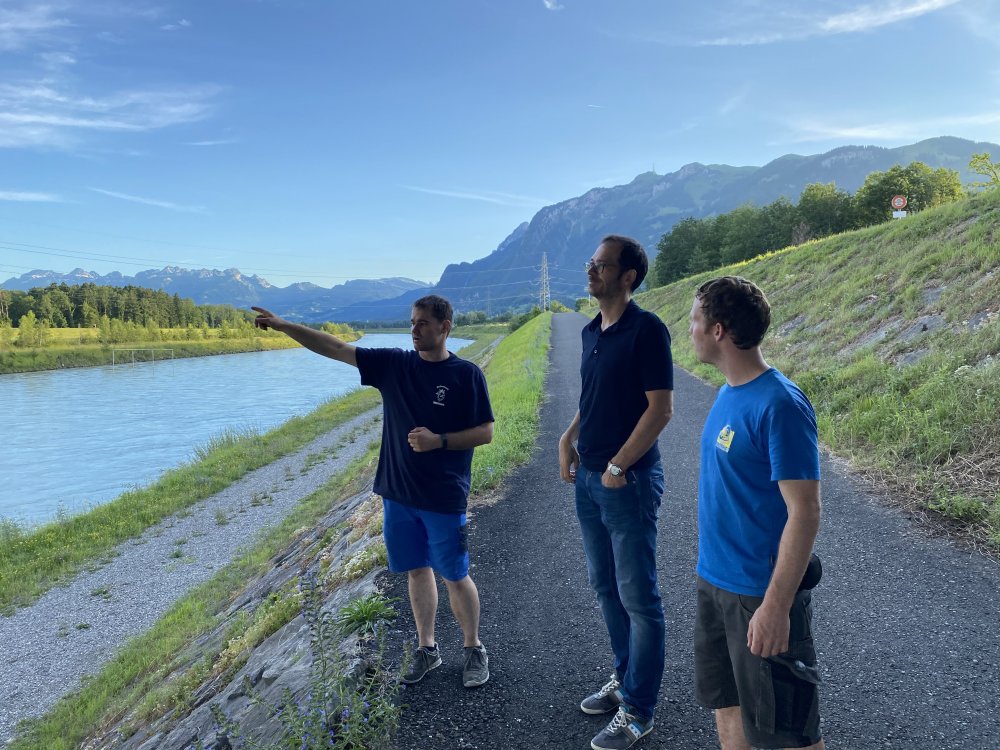 img-https://rheinregulierung.org/media/pages/service/news-overview/pontontiere-zentimetergenau-im-rhein-navigieren/a6ec5ec747-1759734633/img_1442.jpg