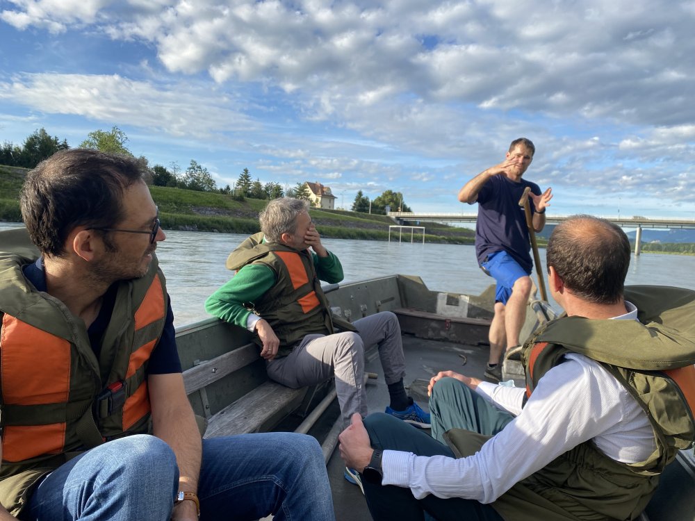 img-https://rheinregulierung.org/media/pages/service/news-overview/pontontiere-zentimetergenau-im-rhein-navigieren/dcc584ef4d-1759734633/img_1419.jpg