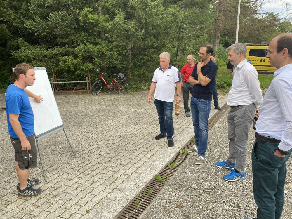 img-https://rheinregulierung.org/media/pages/service/news-overview/pontontiere-zentimetergenau-im-rhein-navigieren/fbc982b9c0-1759734633/img_1393.jpg