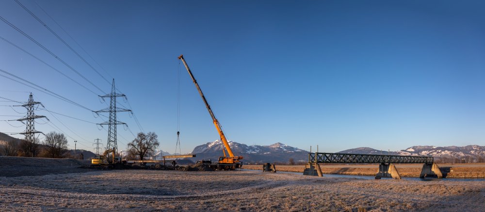 img-https://rheinregulierung.org/media/pages/service/news-overview/rueckbau-dienstbahnbruecke-kriessern-maeder/b1dbaab4b3-1759734593/abbruch_dienstbahnbruecke_maeder_20200121-22-_verkleinert_webseite.jpg