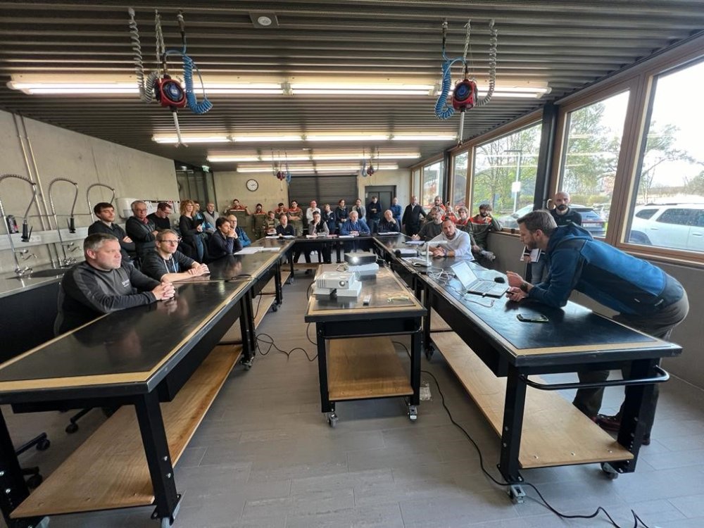 img-https://rheinregulierung.org/media/pages/service/news-overview/schadstellen-am-damm-und-politischer-besuch/b0811a484b-1759734697/uebung.jpg