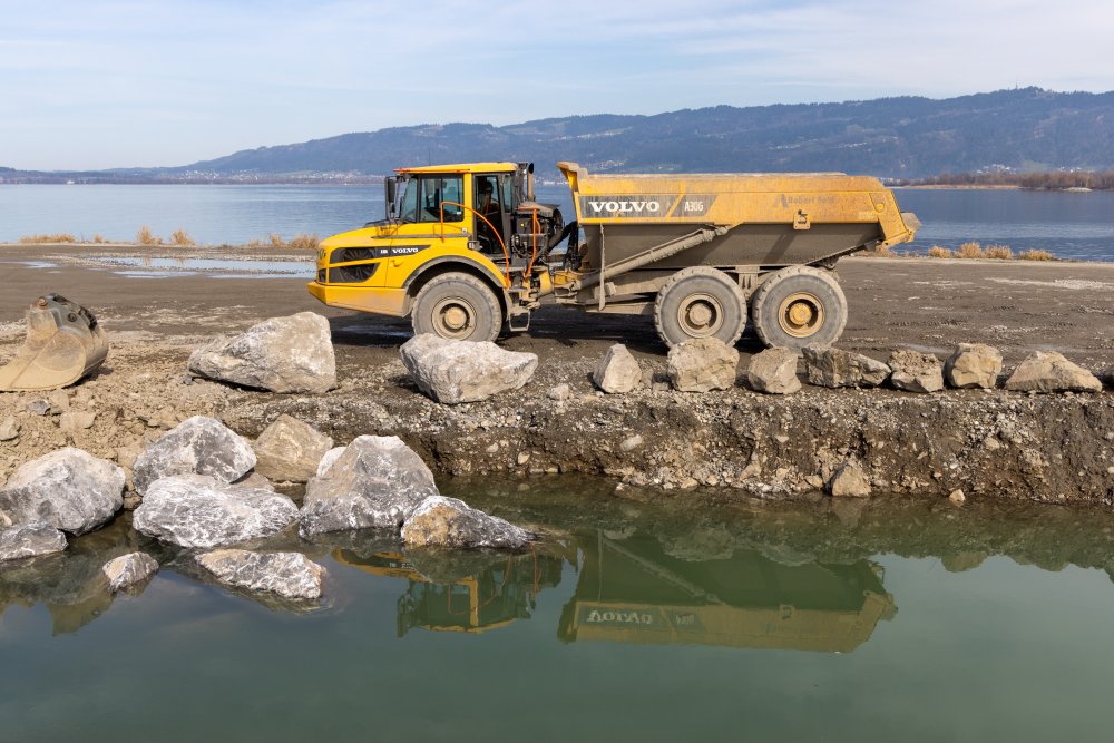 img-https://rheinregulierung.org/media/pages/service/news-overview/zweite-bauetappe-ueberstroemstrecke-rheinvorstreckung/45ac6989a8-1759734600/2023-03-18rh331a0950.jpg
